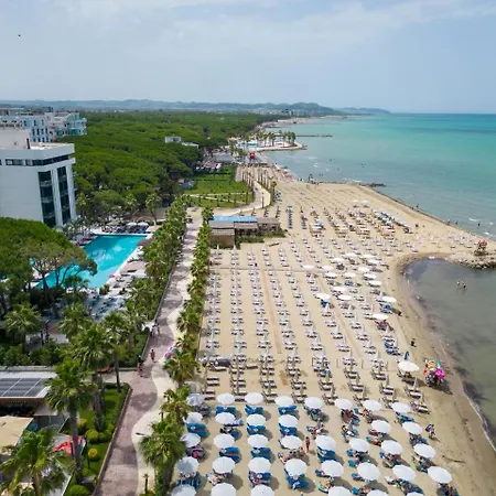 Hotel Kastrati 4*