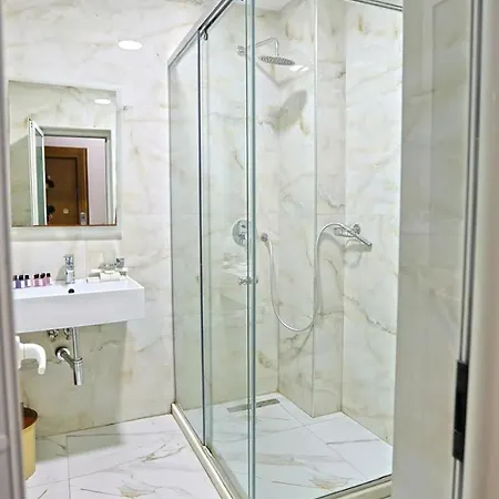 Kastrati Hotell