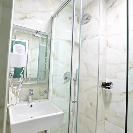 Kastrati Hotell
