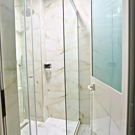 Hotell Kastrati Golem (Tirana)